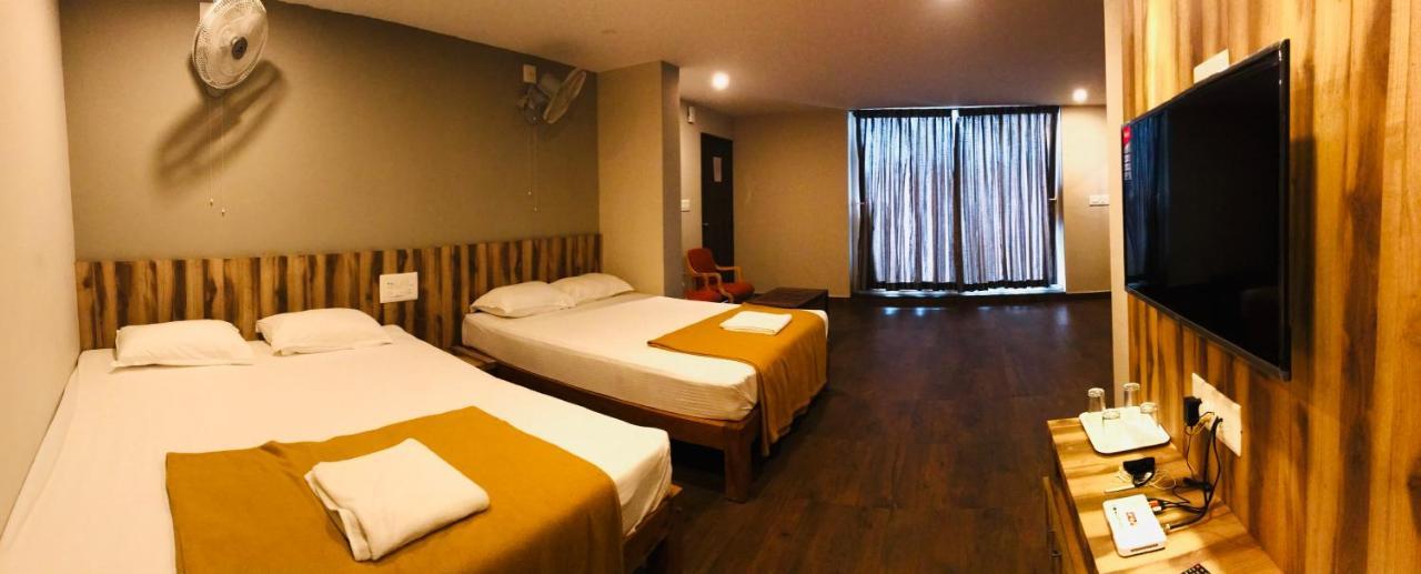 מלון Somvārpet Sharada Residency מראה חיצוני תמונה
