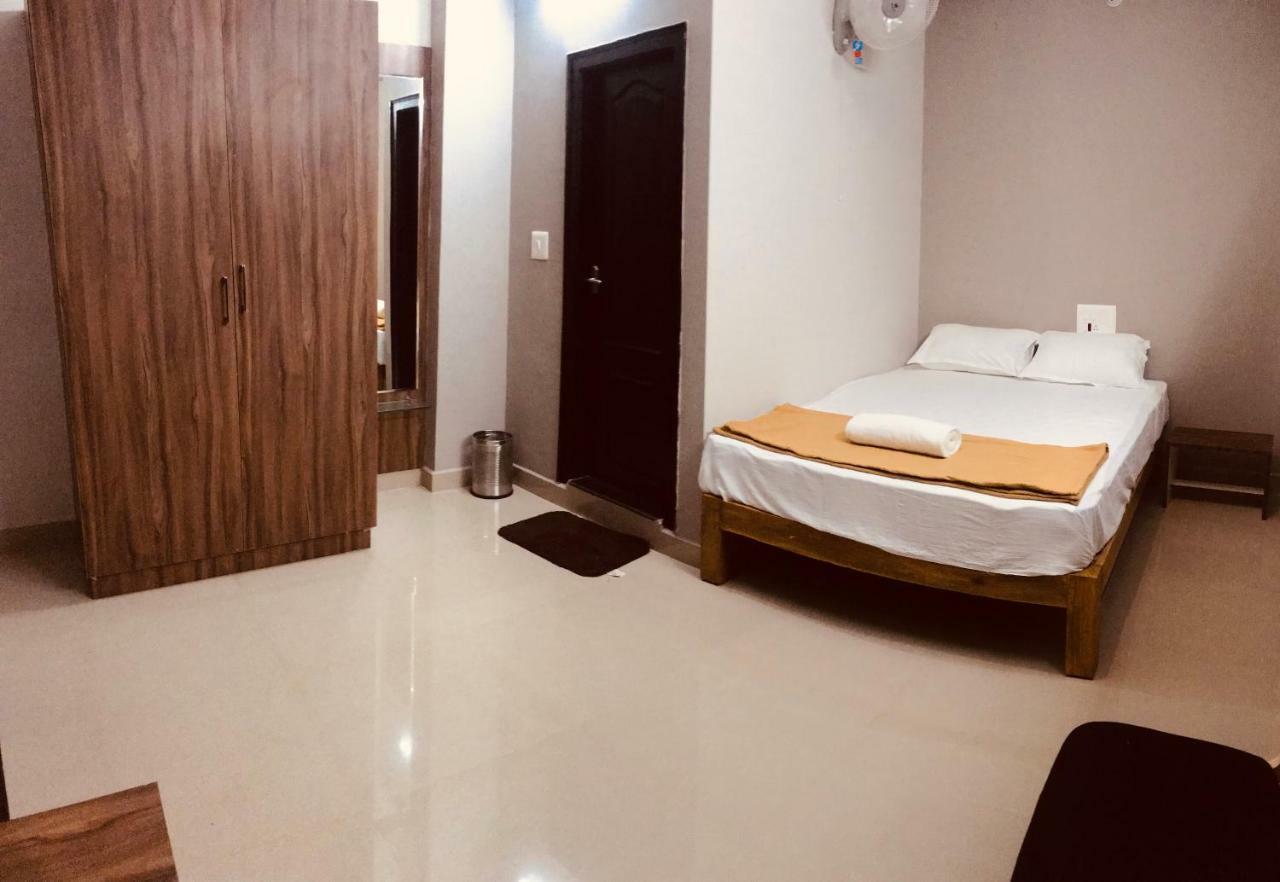 מלון Somvārpet Sharada Residency מראה חיצוני תמונה
