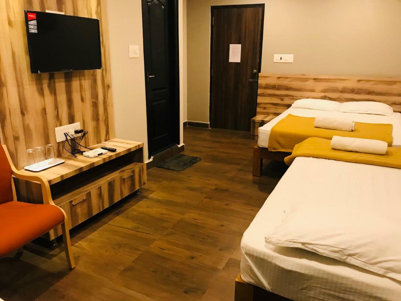 מלון Somvārpet Sharada Residency מראה חיצוני תמונה