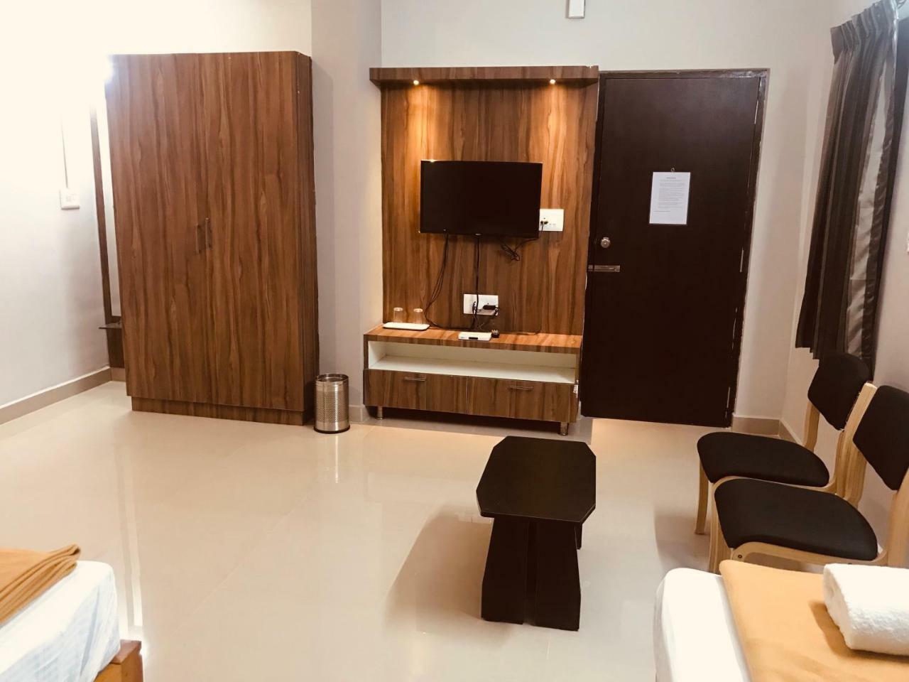 מלון Somvārpet Sharada Residency מראה חיצוני תמונה