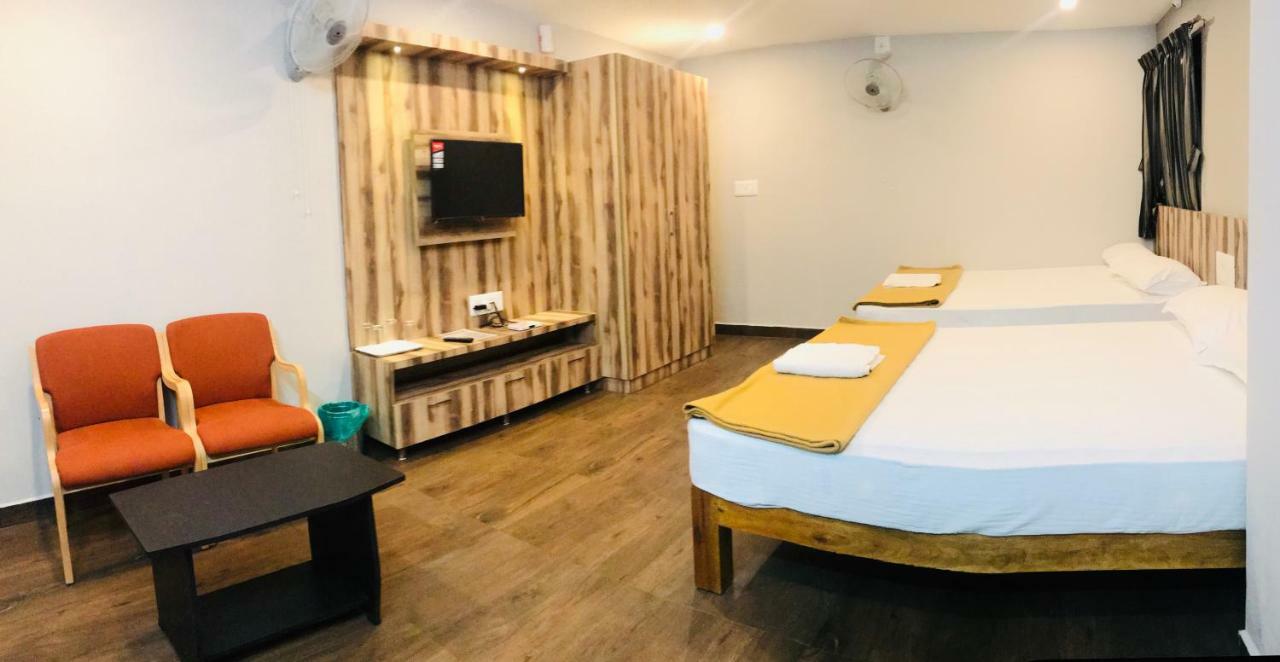 מלון Somvārpet Sharada Residency מראה חיצוני תמונה