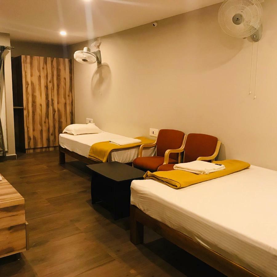 מלון Somvārpet Sharada Residency מראה חיצוני תמונה