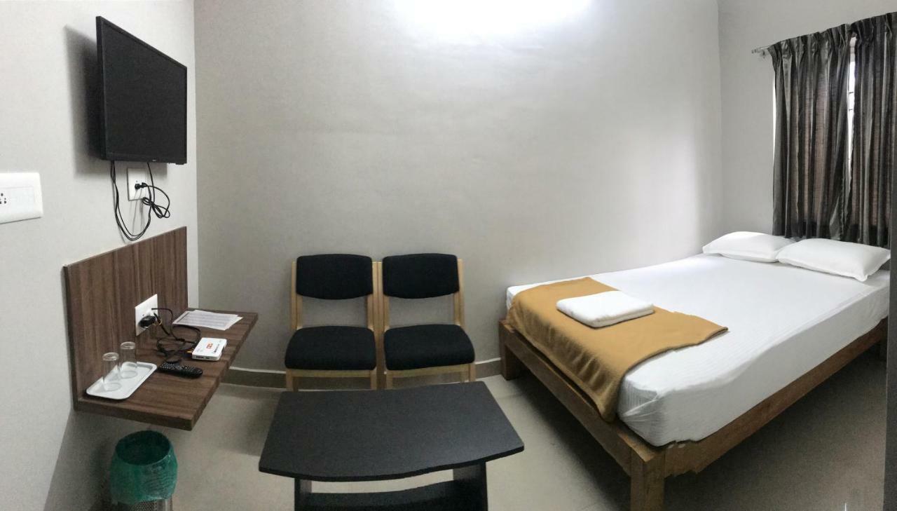 מלון Somvārpet Sharada Residency מראה חיצוני תמונה
