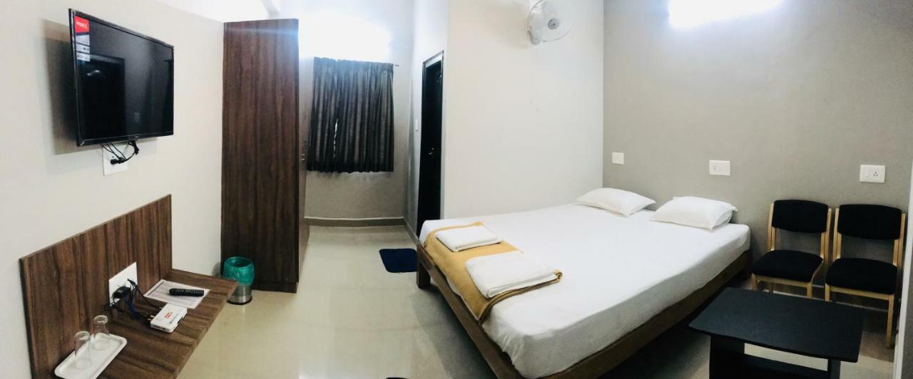 מלון Somvārpet Sharada Residency מראה חיצוני תמונה