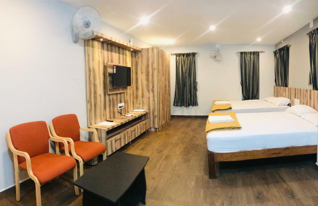 מלון Somvārpet Sharada Residency מראה חיצוני תמונה
