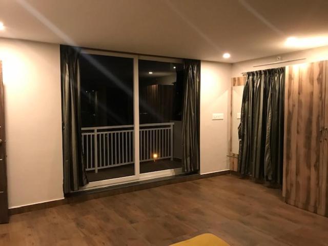 מלון Somvārpet Sharada Residency מראה חיצוני תמונה